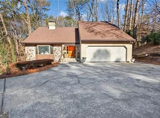 365 Crosstree Ln, Sandy Springs, GA