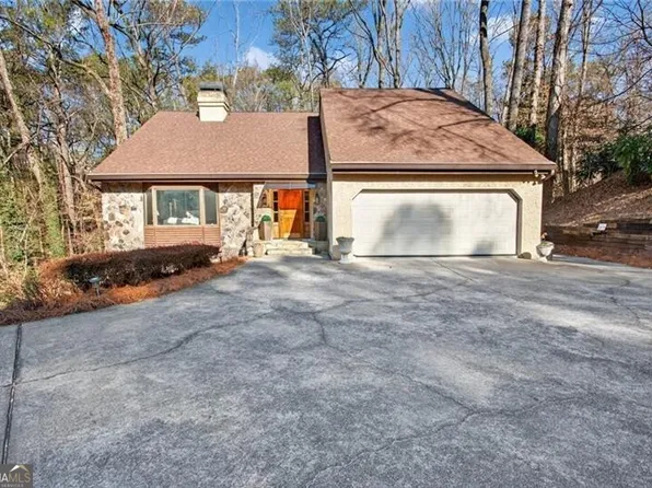 365 Crosstree Ln, Sandy Springs, GA 30328