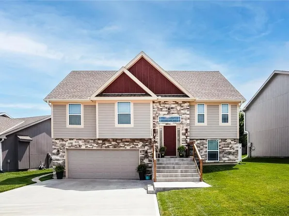 2209 Pike St, Saint Joseph, MO 64503