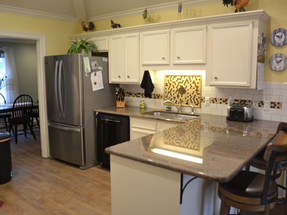 5th image of 326 Peach Dr