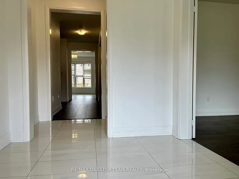 24 Pennine Dr — Photo 4