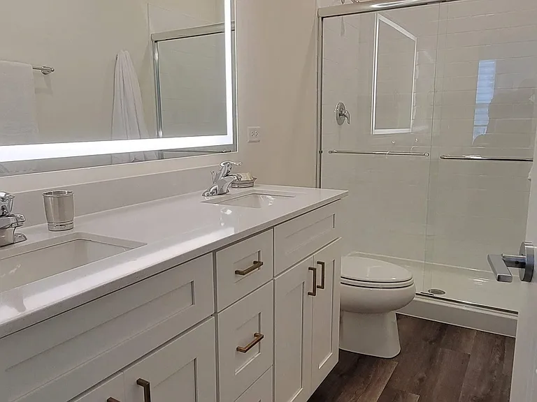 Enclave Crystal Lake Townhomes and Apartments — Photo 9