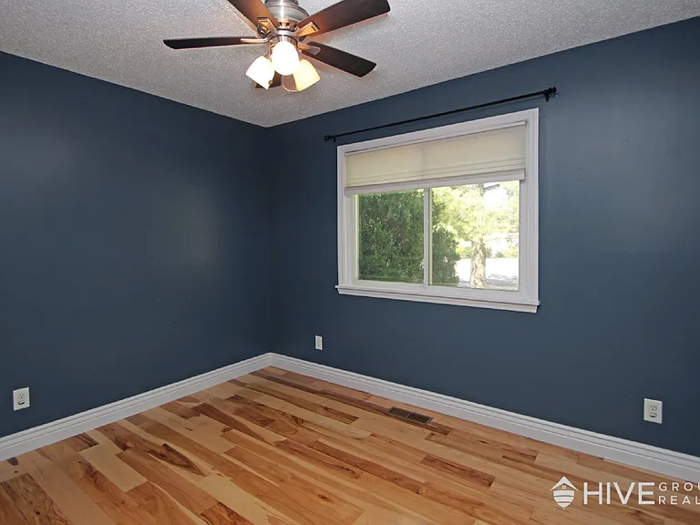 1041 Oak View Ct — Photo 13