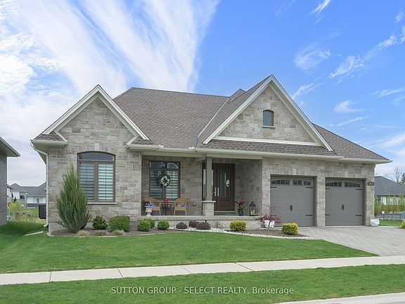 3rd image of 723 Pondhaven Rd