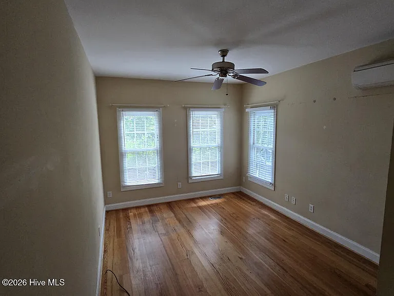 221 Pollock St — Photo 8