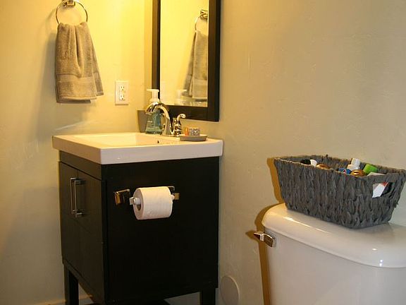 5th image of 1920 Vassar Dr NE APT 12