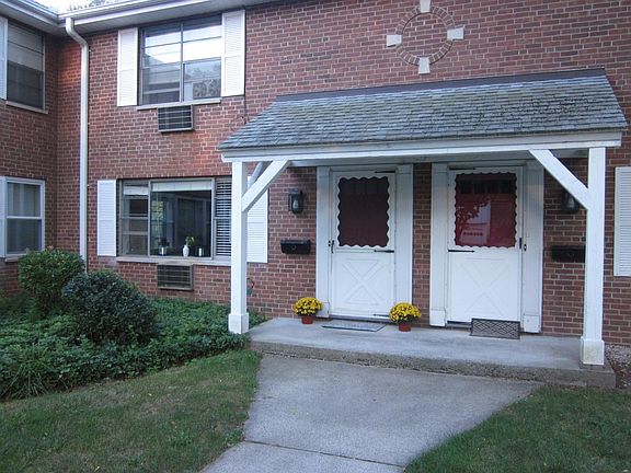 Private entrance end unit