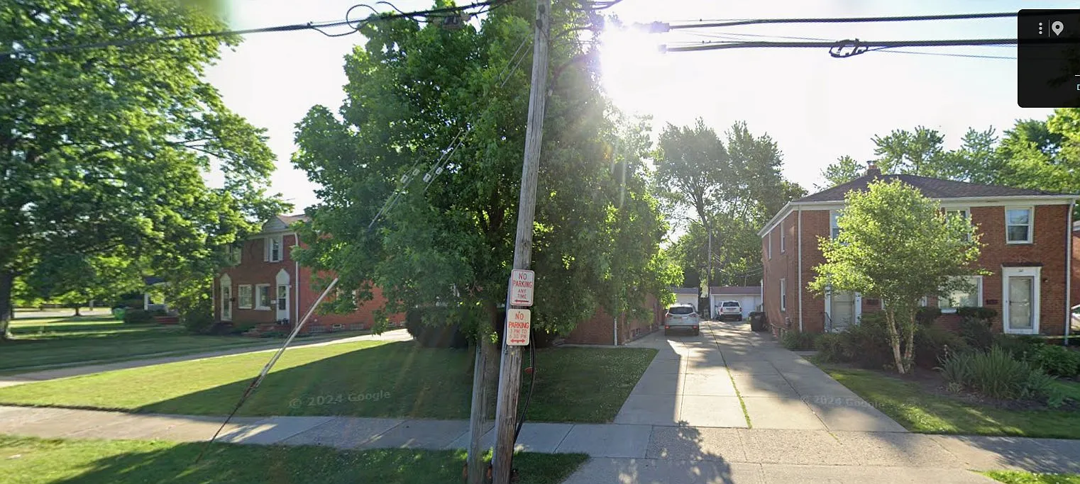 Charming & Cozy Renovated Townhouse - Move-In Ready! — Photo 1