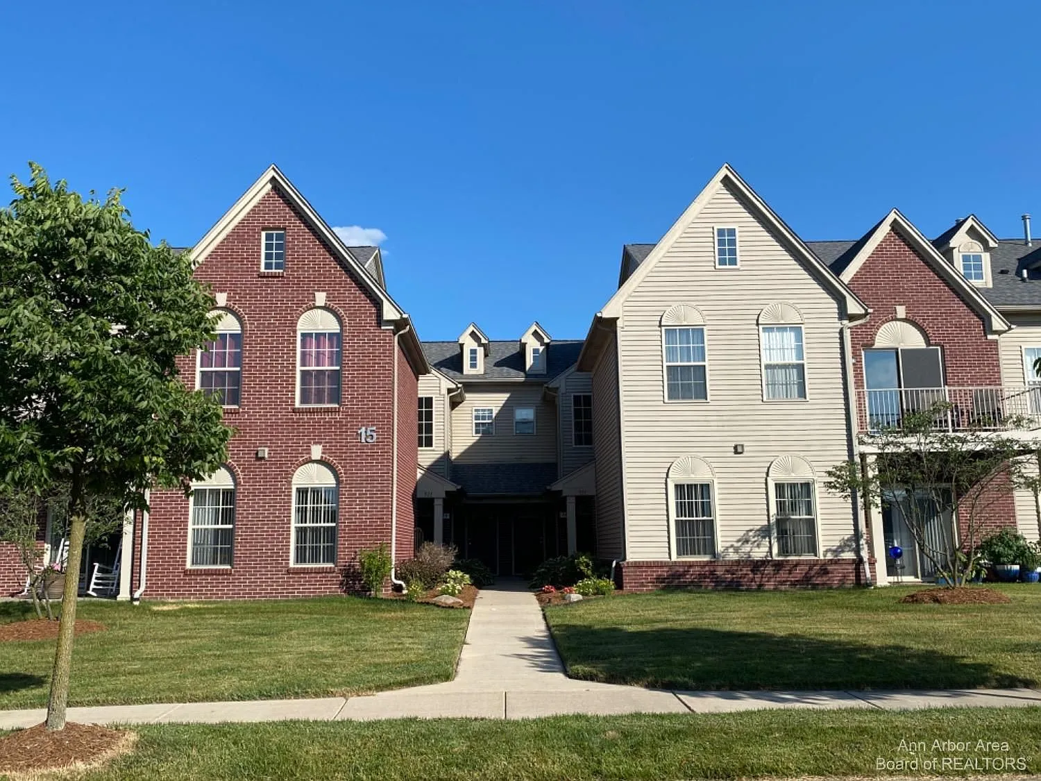 535 Addington Ln photo 1