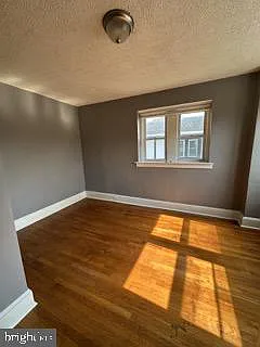 1 bed, 1.0 bath, 650 sqft, $1,050 — Photo 2