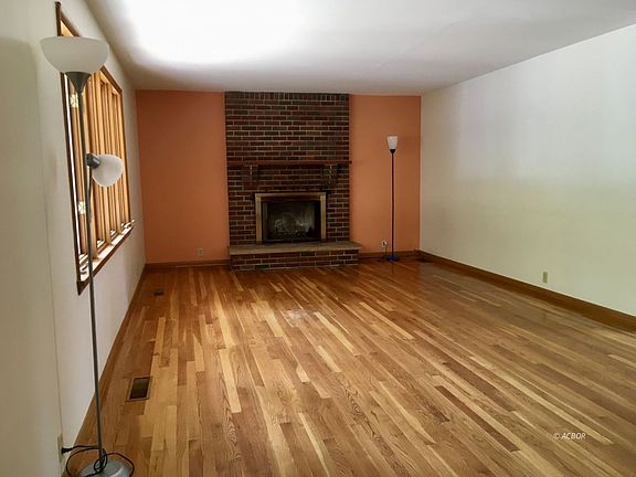 3rd image of 3 Canterbury Dr