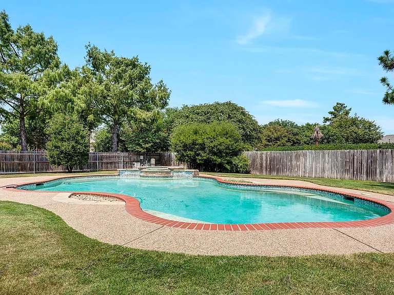 306 Canyon Lake Dr — Photo 3