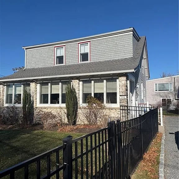 299 Prospect Ave — Photo 1