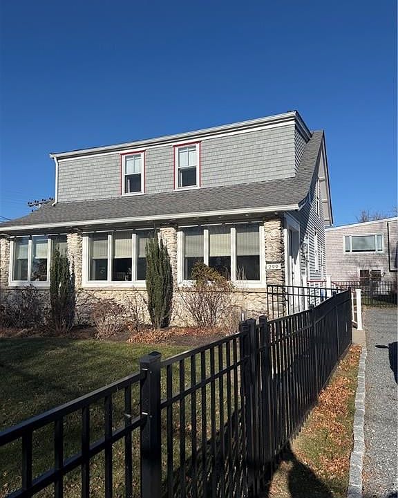 1st image of 299 Prospect Ave