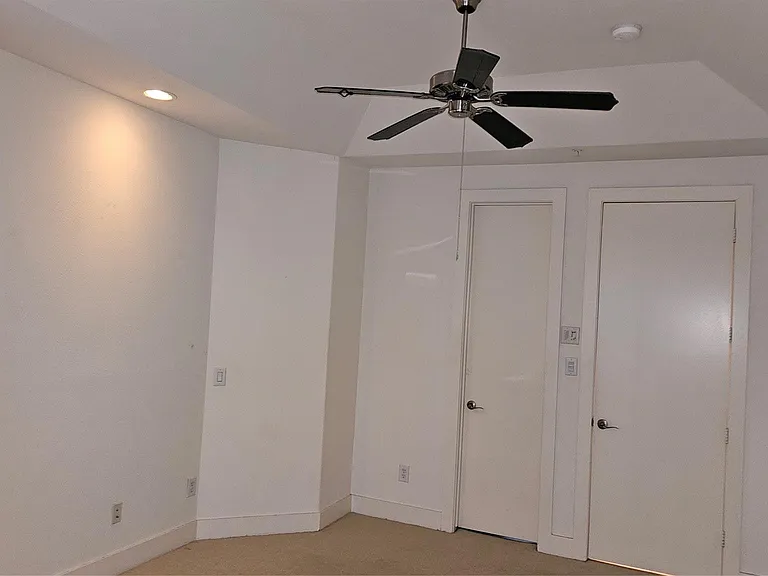 2301 Camden Dr #B — Photo 31