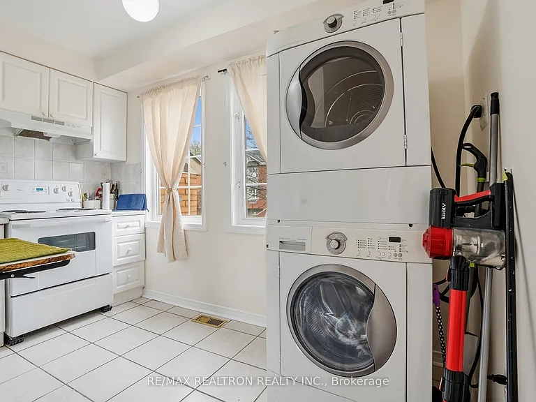 2 Eli Shackleton Ct — Photo 9
