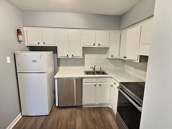 5th image of 320 Welch Rd APT F1