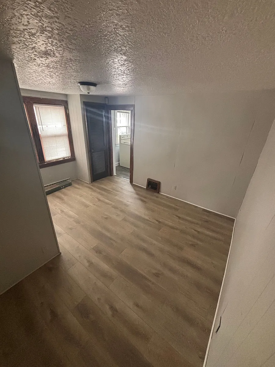 Building Photo - 744 E 3rd St #744
