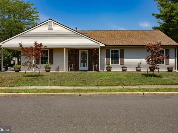 101 Candlelight Ct, Columbus, NJ 08022
