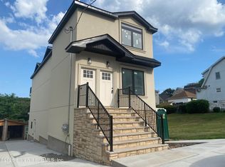20 Brown Pl, Staten Island, NY 10305