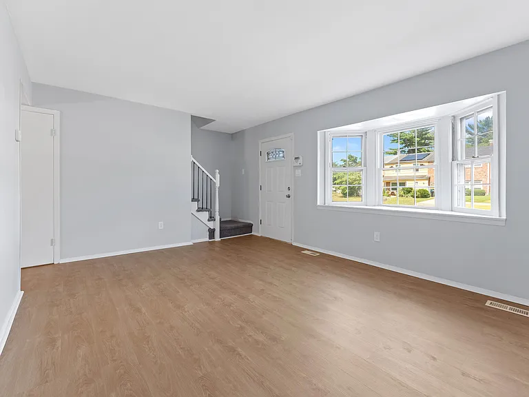 35 Rockland Dr — Photo 8