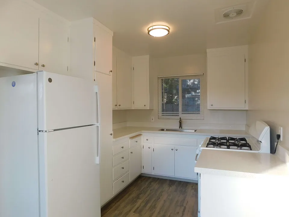892 W. Tennyson Rd.