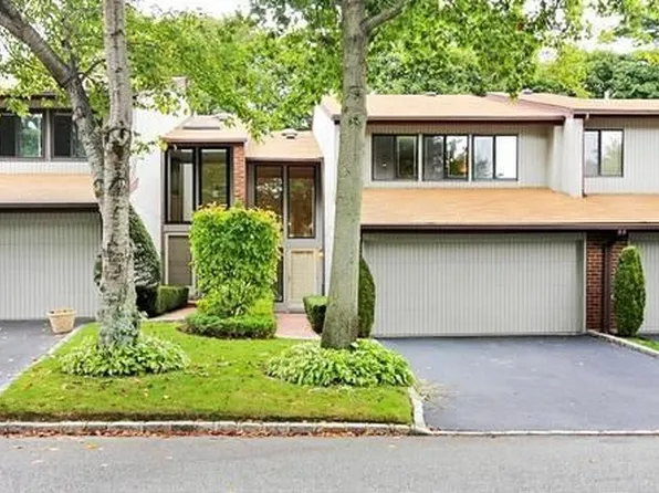 64 Foxwood Dr, Jericho, NY 11753