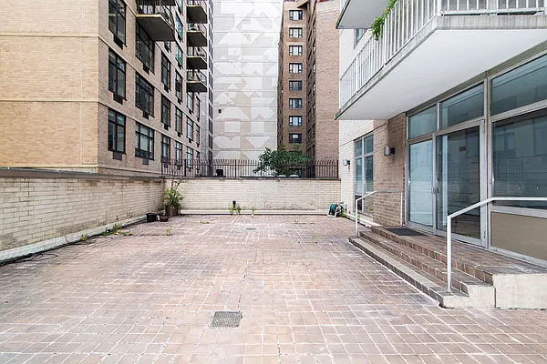 Rented by Manhattan Boutique Real Estate | media 13