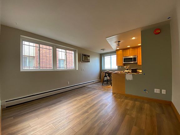 5th image of 2637 Pleasant Ave S #5