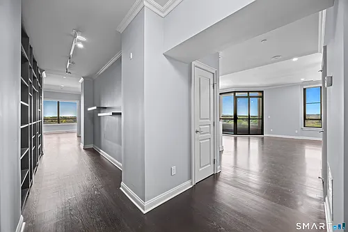 100 Parrott Dr Photo 1