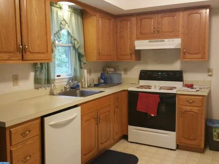 2nd image of 2456 Jefferson Ave