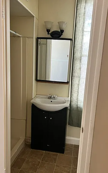 560 Walnut St — Photo 8