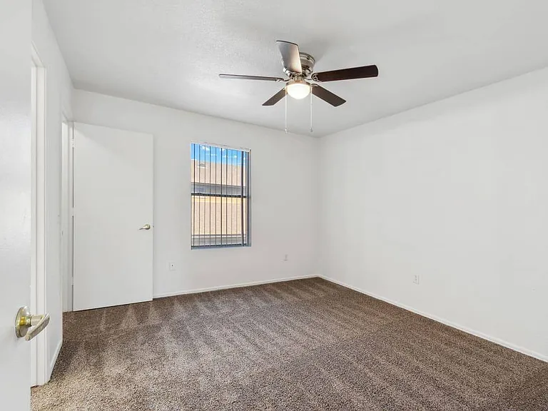 580 Potomac Ave — Photo 6