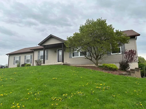10A94 Cardinal, East Dubuque, IL 61025