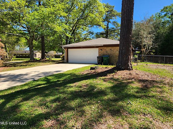 3rd image of 1643 Mary Ann Dr