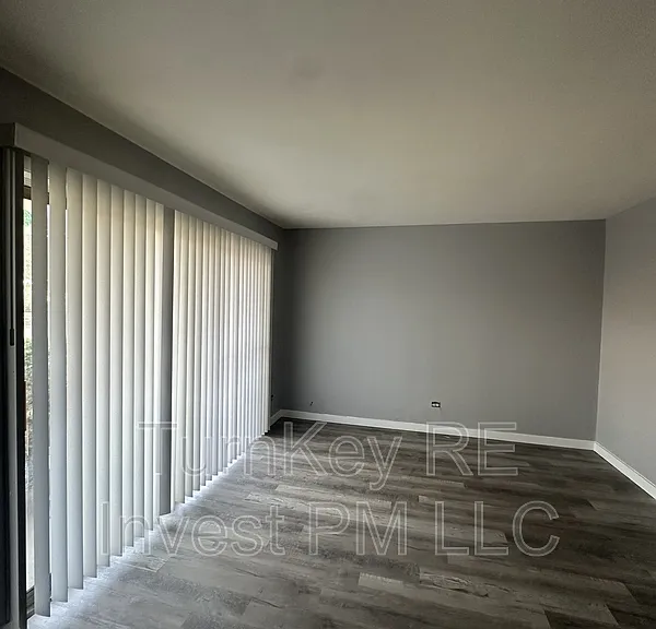 1015 E 150th Pl — Photo 6