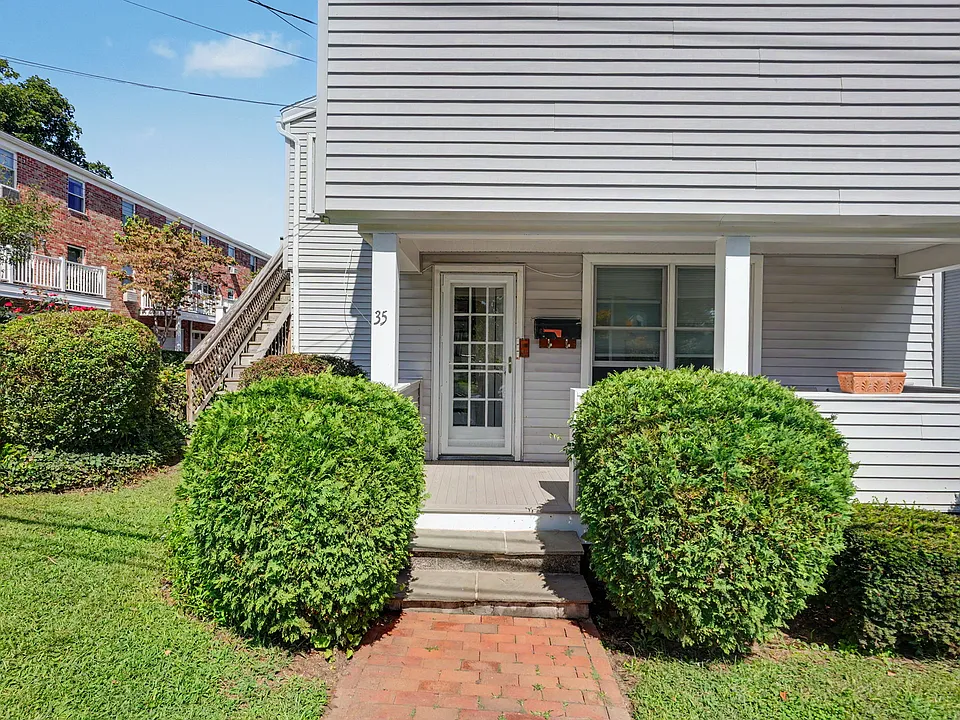 35 Mulberry St #2