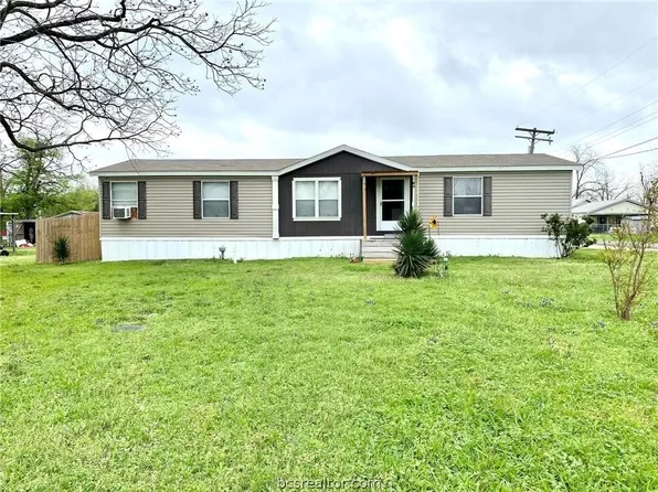 303 N Market St, Bremond, TX 76629