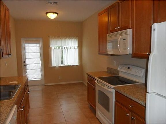 3rd image of 2182 SE Grand Dr