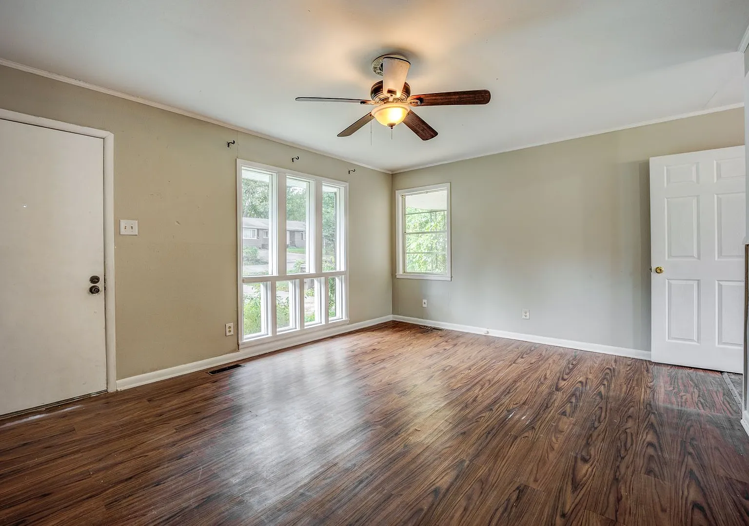 Freshly Updated 4 Bedroom House — Photo 3