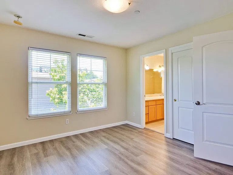 352 Beemer Ave — Photo 44