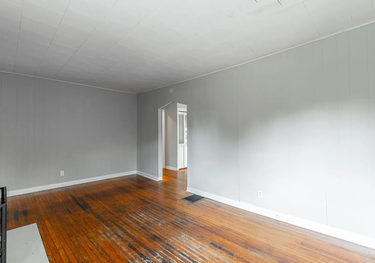 2 Bedroom Home in East Ridge — Photo 4