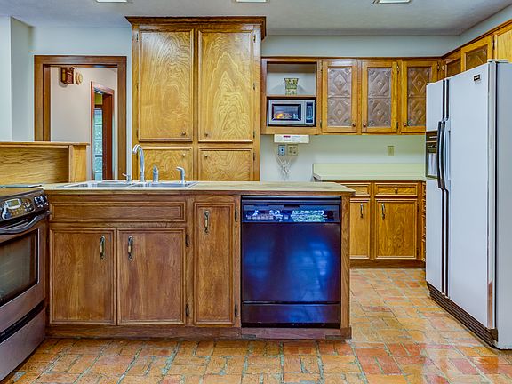 2nd image of 203 Silver Creek Dr