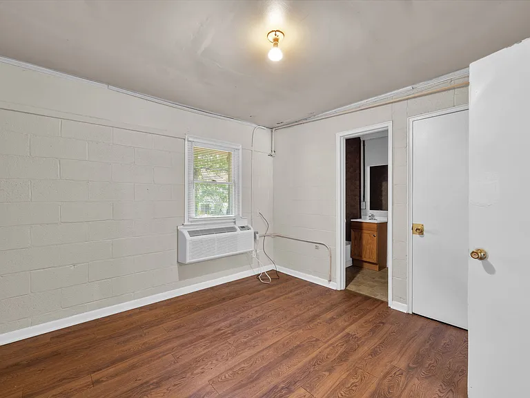 Gurley Flats — Photo 27