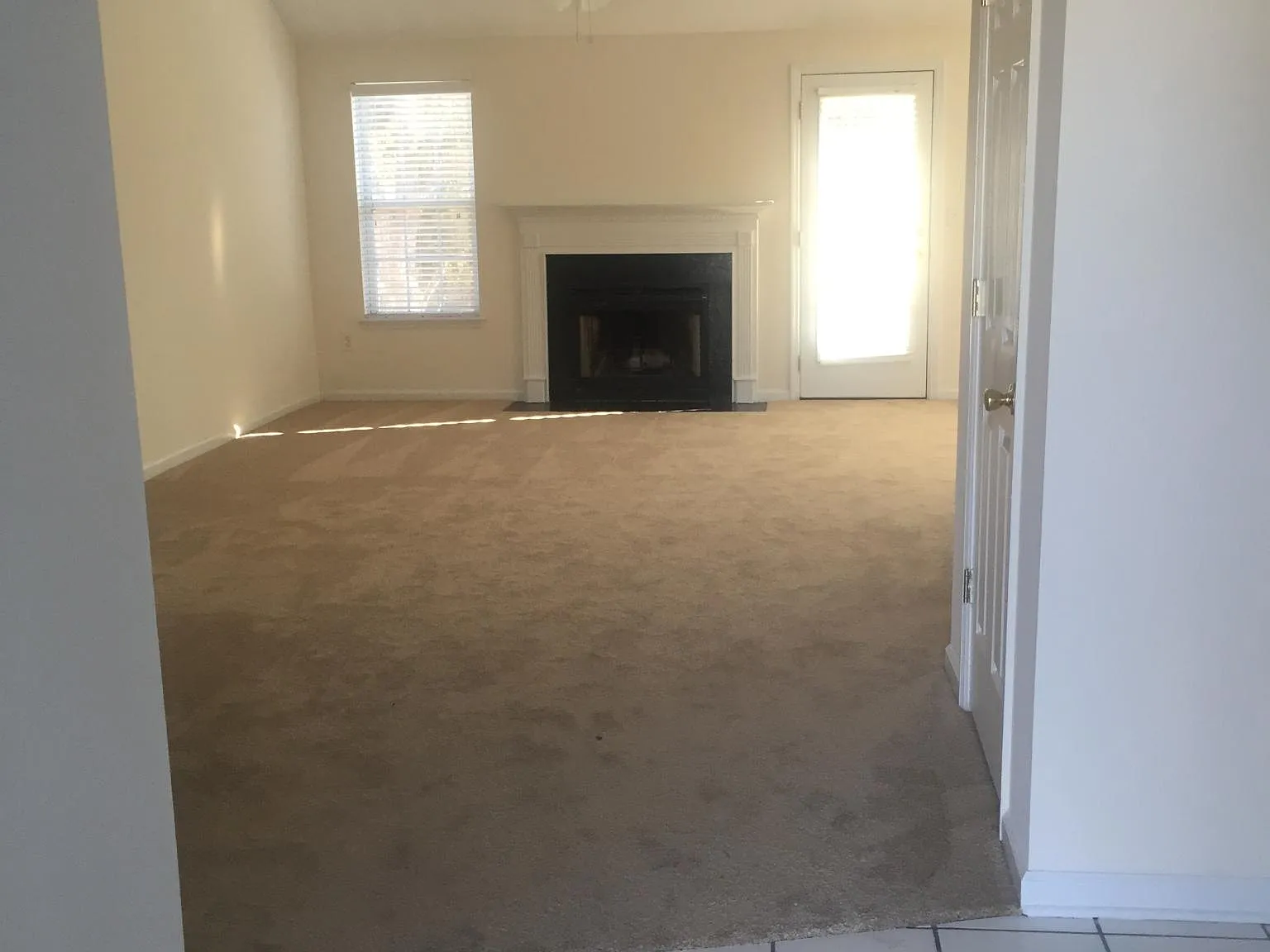 3 bed, 1247 sqft, $2,072 — Photo 2