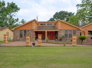 316 Hickman Ln, Angleton, TX 77515