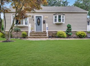 278 Fernhead Ave, Monroe Township, NJ 08831