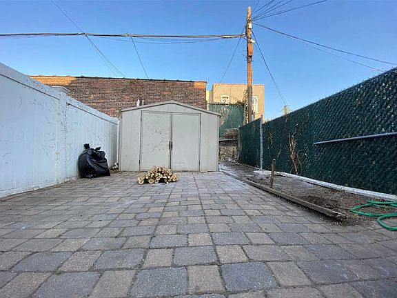 3rd image of 2512 43rd St APT 1R