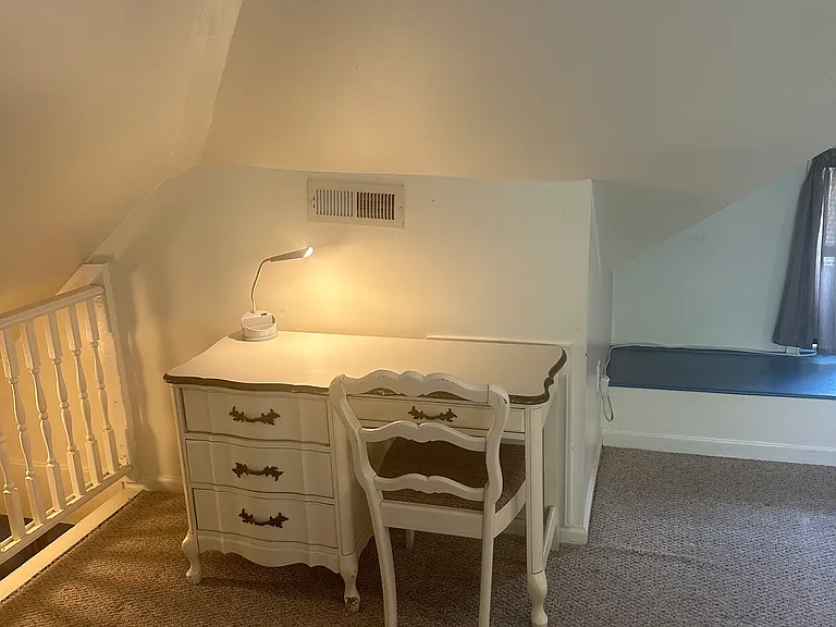 526 King George Ave SW #4 — Photo 6