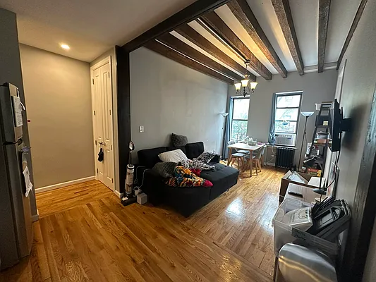 Rented by Premier Metro Realty Corp | media 2